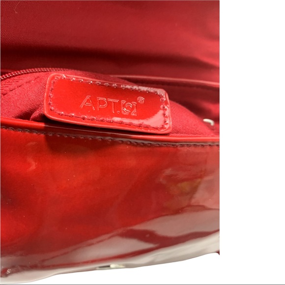 APTO 9Red Patent Leather Shoulder Bag - Picture 8 of 10